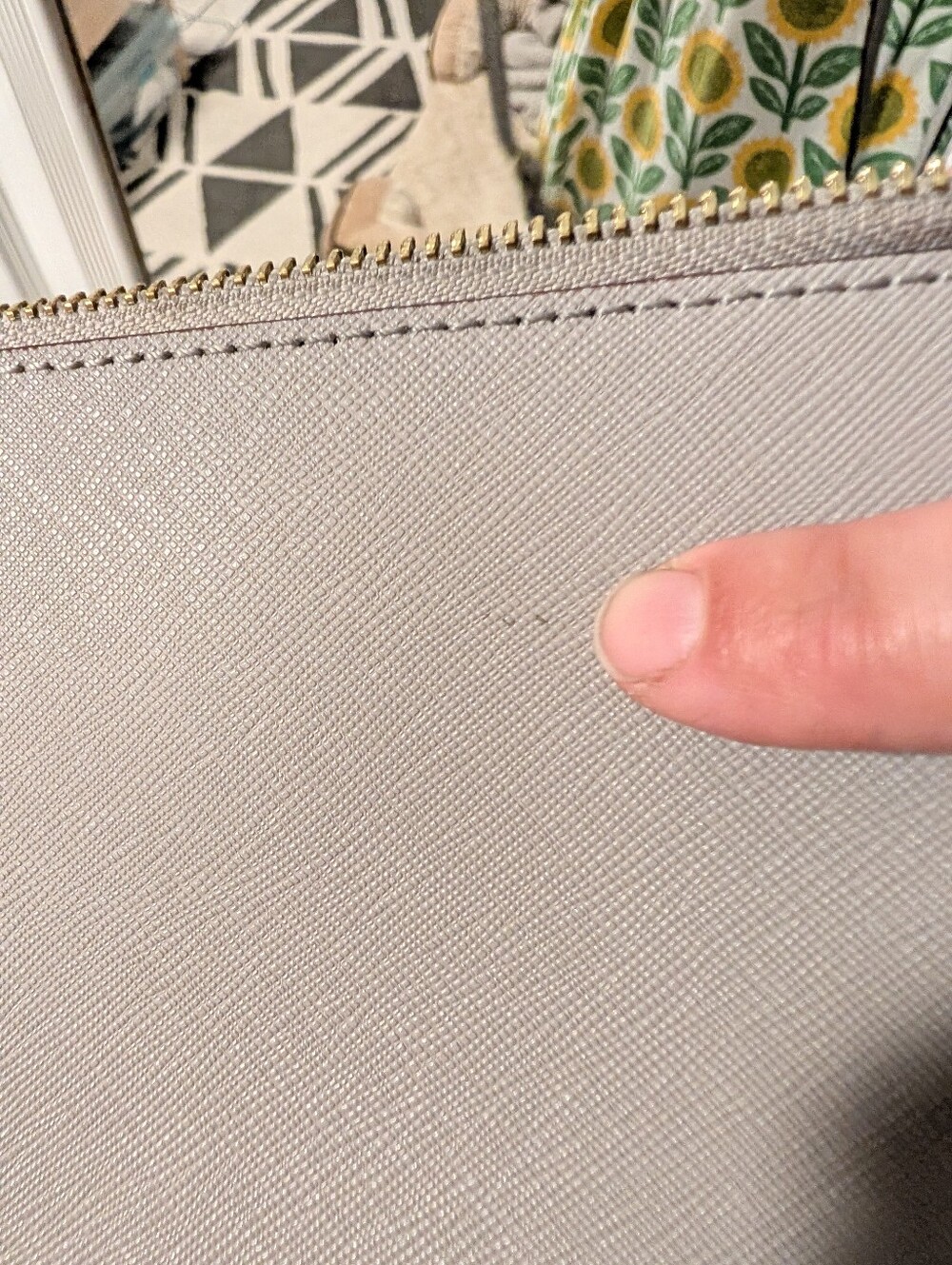 Lo & Sons The Pearl Light Grey Crossbody Bag - Picture 10 of 10